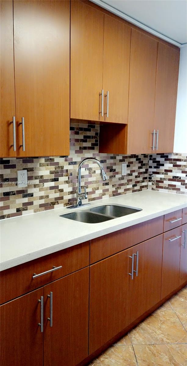 16850 S Glades Dr Unit: 8B