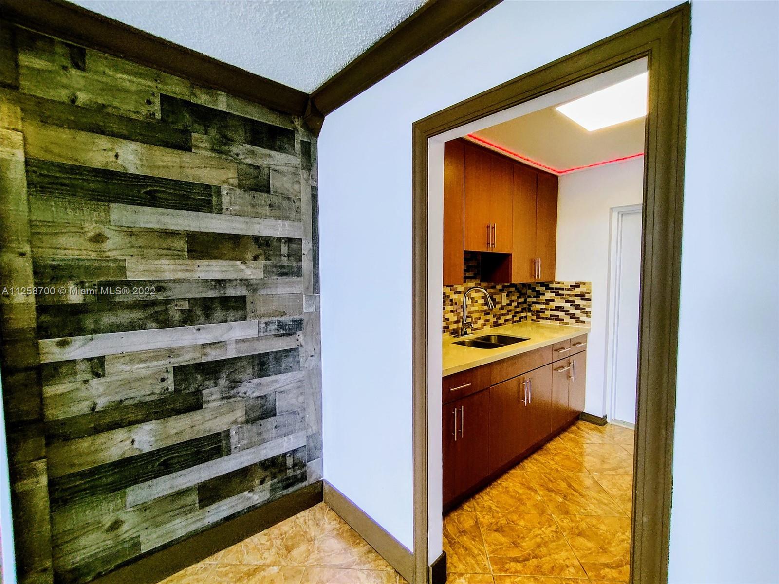 16850 S Glades Dr Unit: 8B
