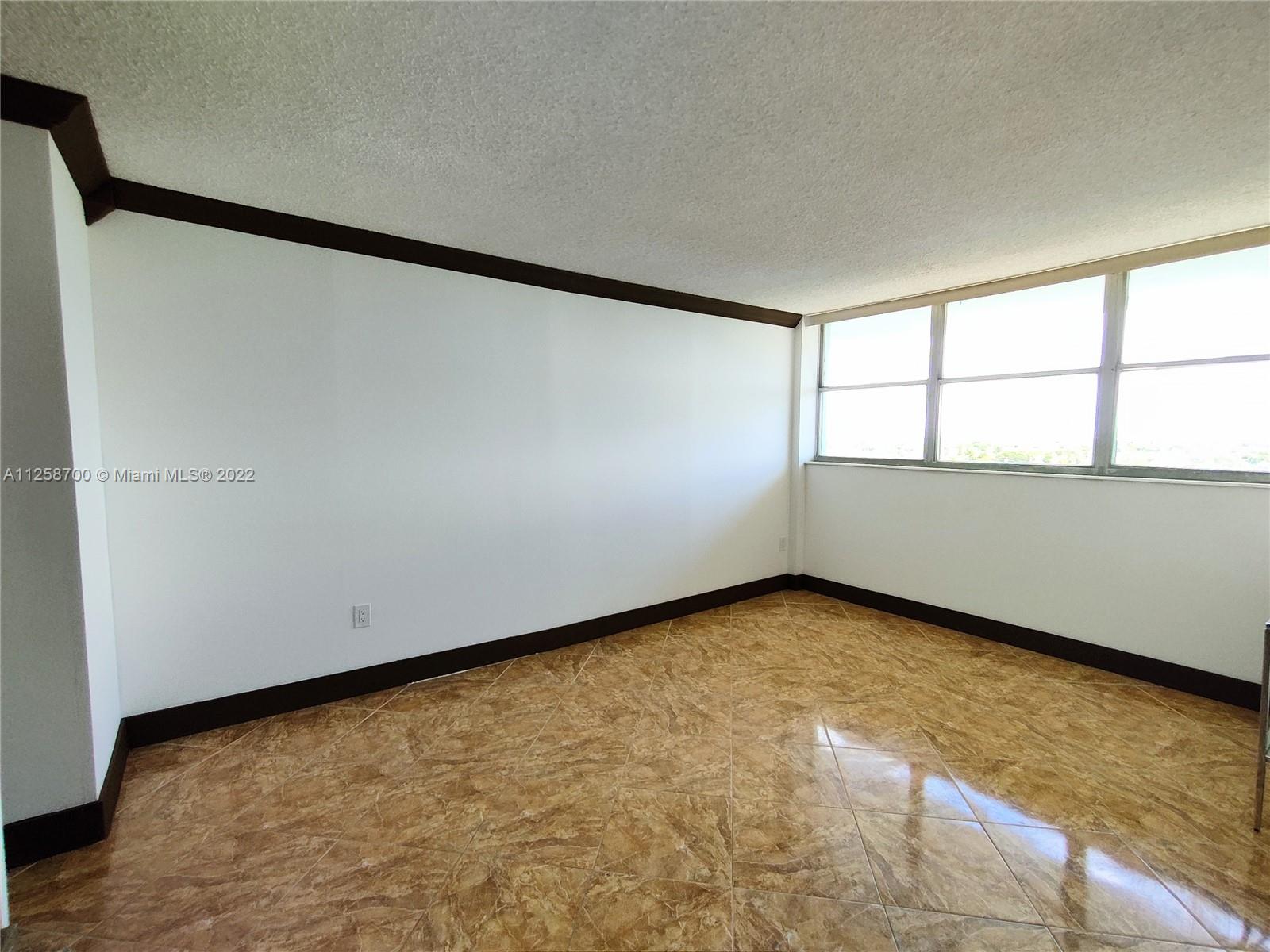 16850 S Glades Dr Unit: 8B