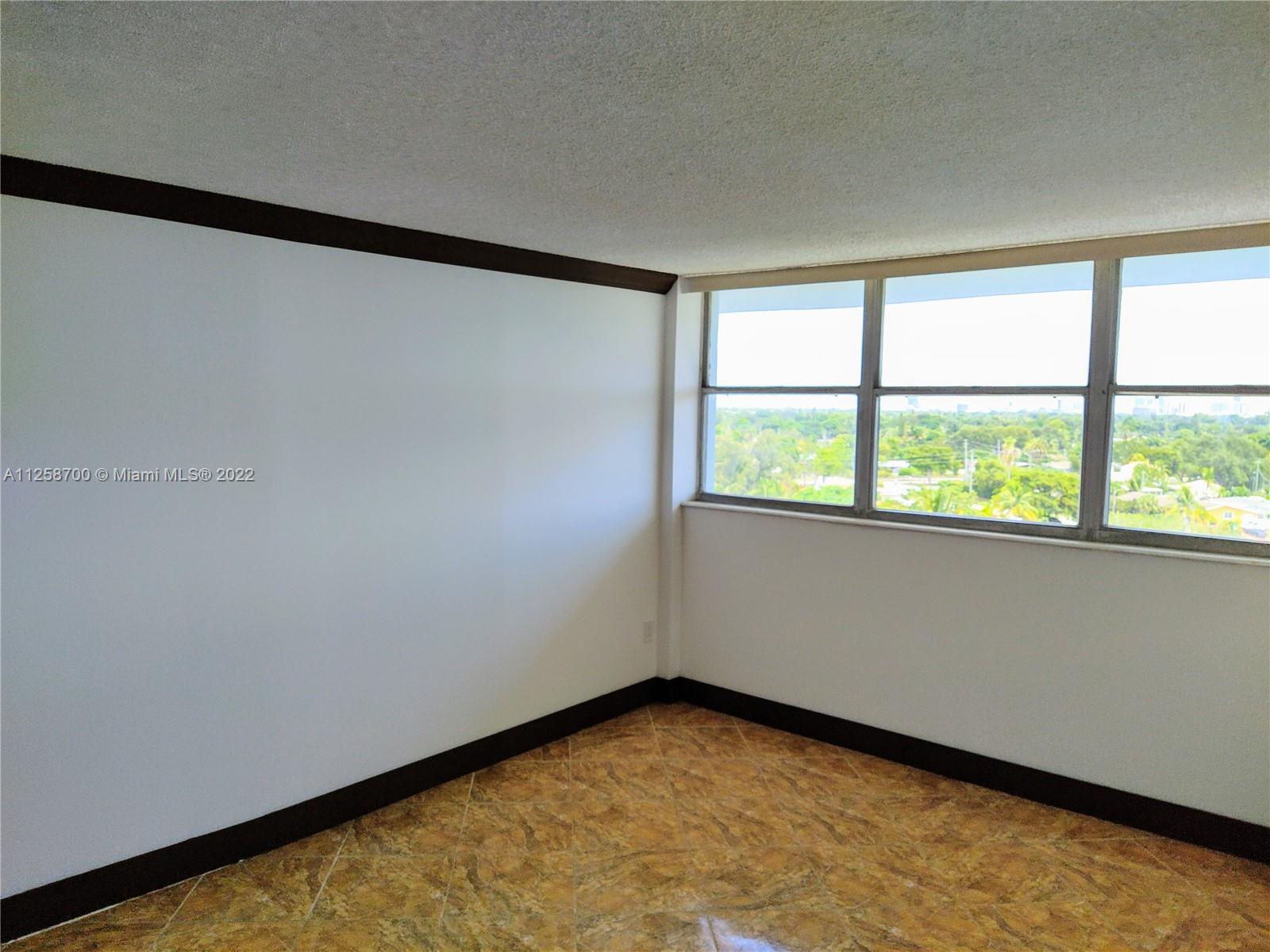 16850 S Glades Dr Unit: 8B