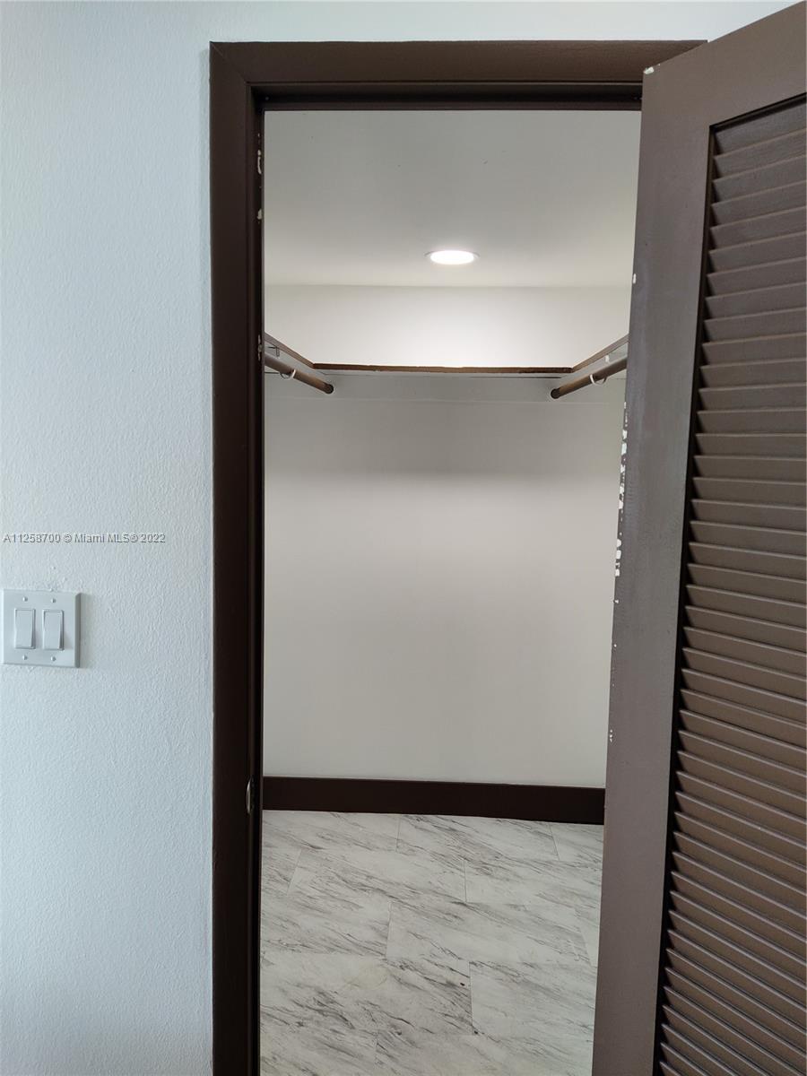 16850 S Glades Dr Unit: 8B