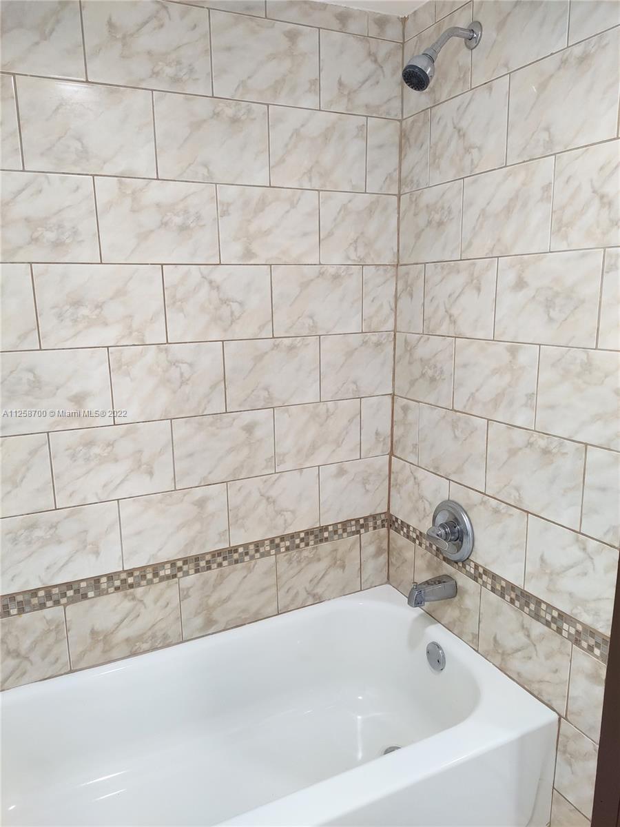 16850 S Glades Dr Unit: 8B