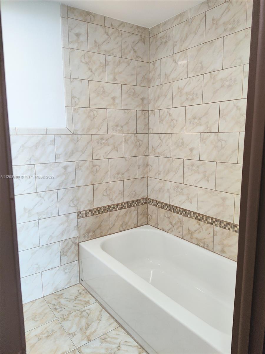 16850 S Glades Dr Unit: 8B