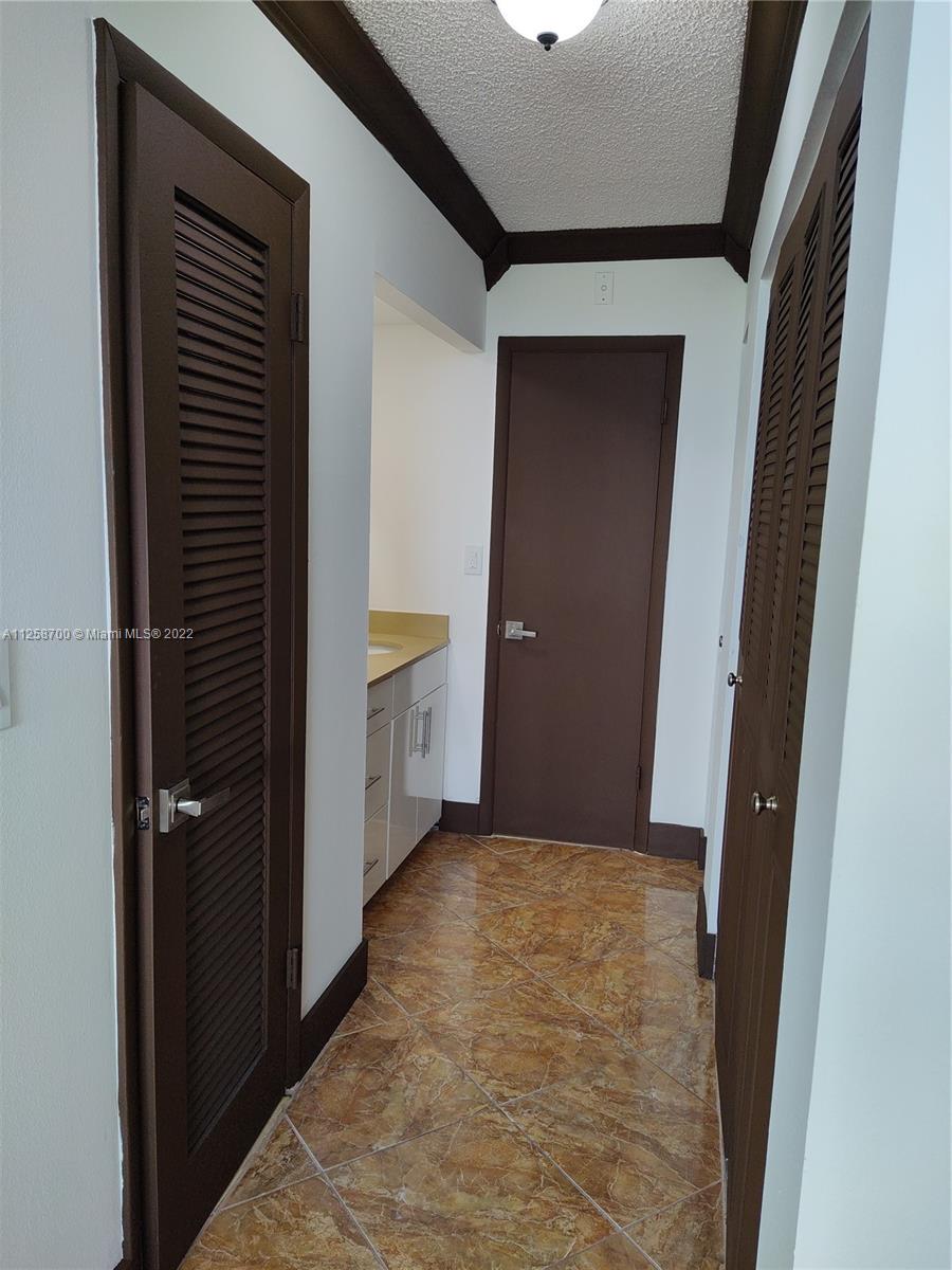 16850 S Glades Dr Unit: 8B