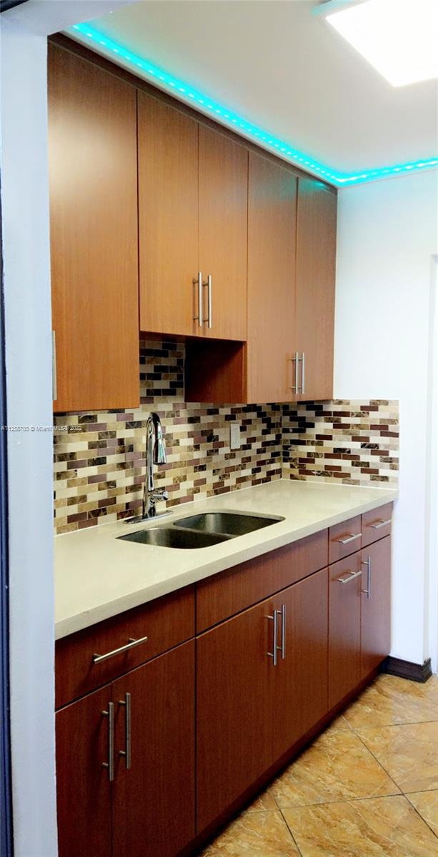 16850 S Glades Dr Unit: 8B