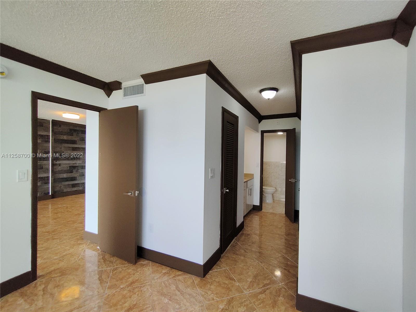 16850 S Glades Dr Unit: 8B