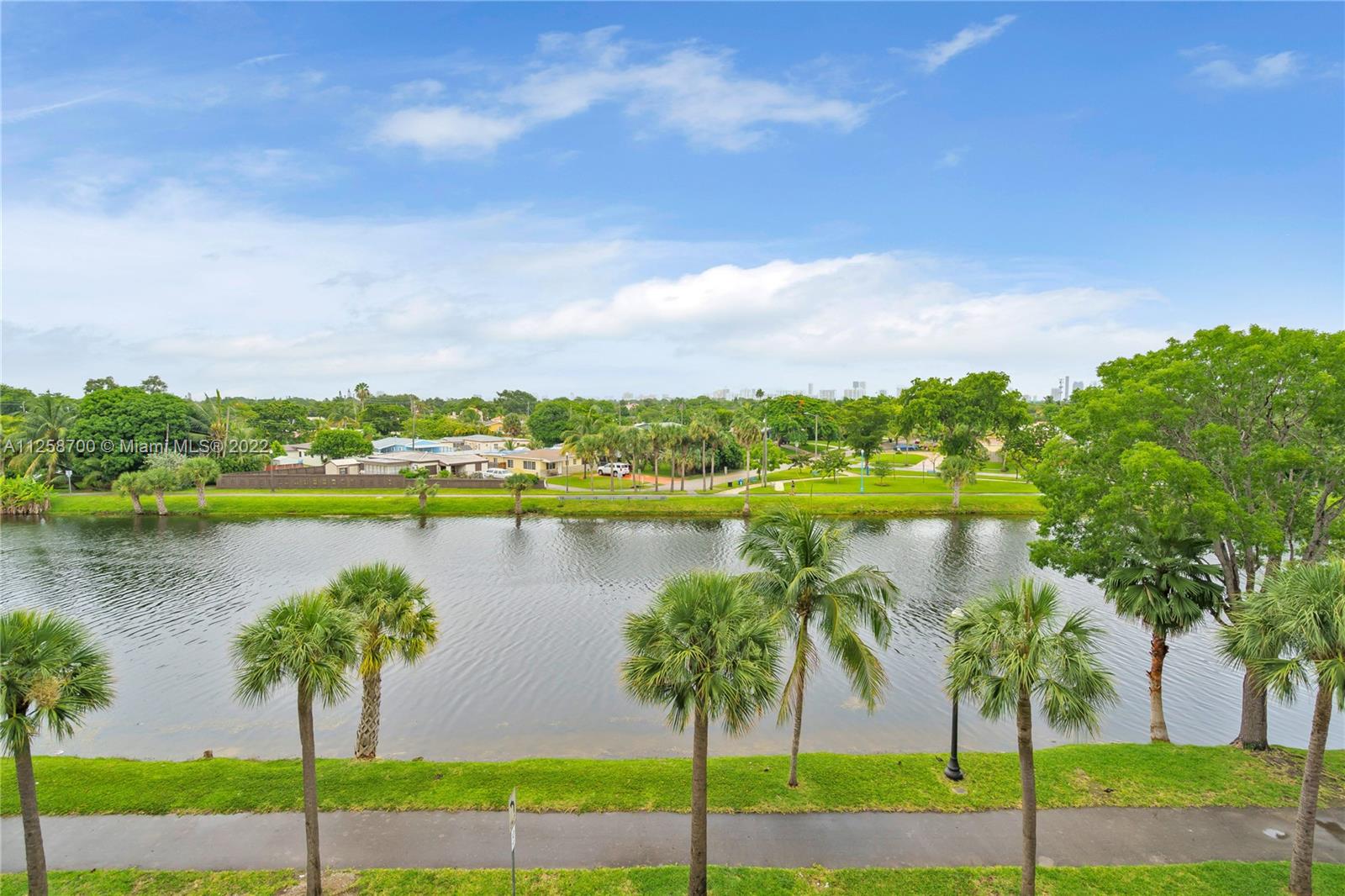 16850 S Glades Dr Unit: 8B