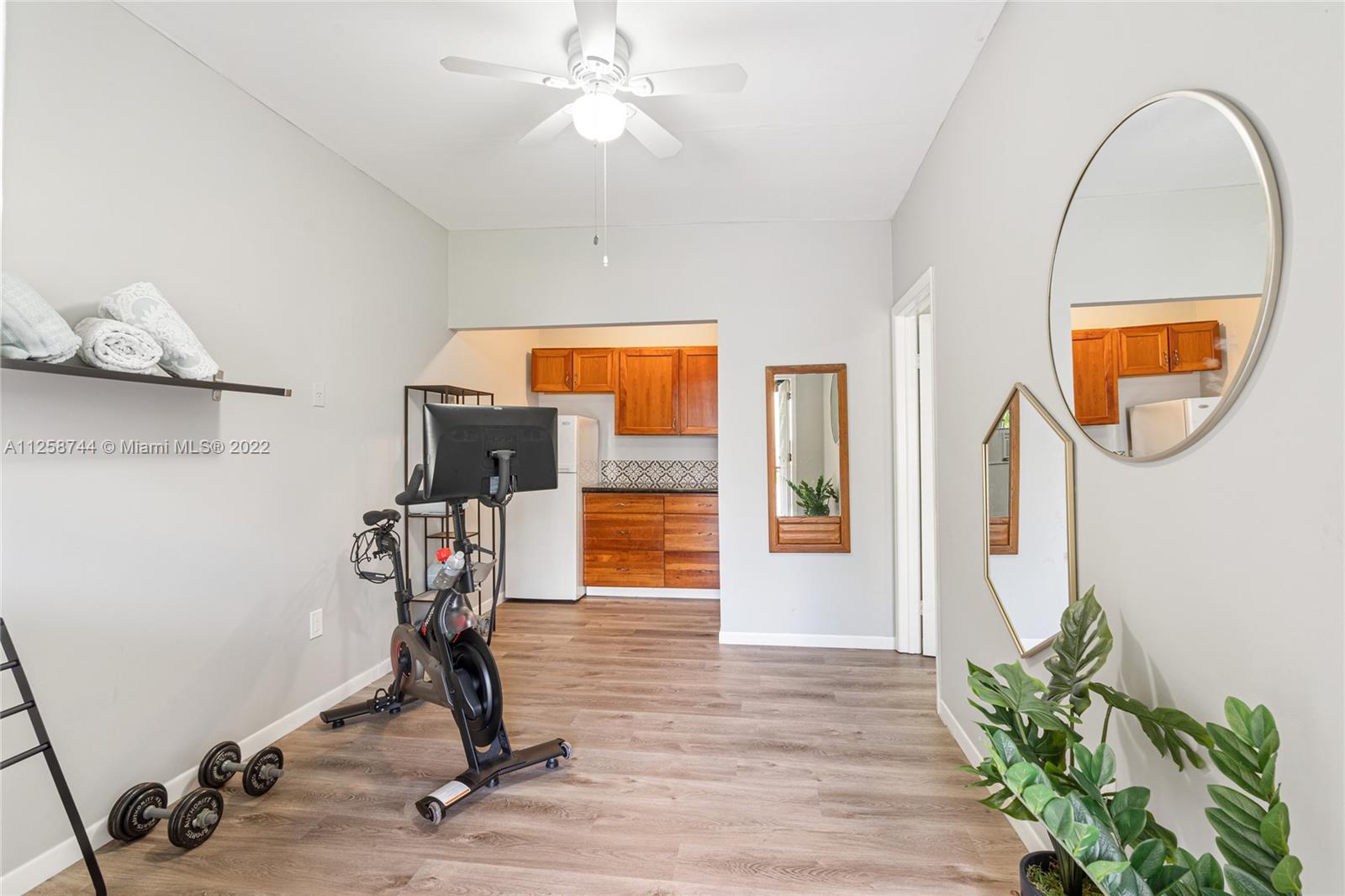 1329 Obispo Ave