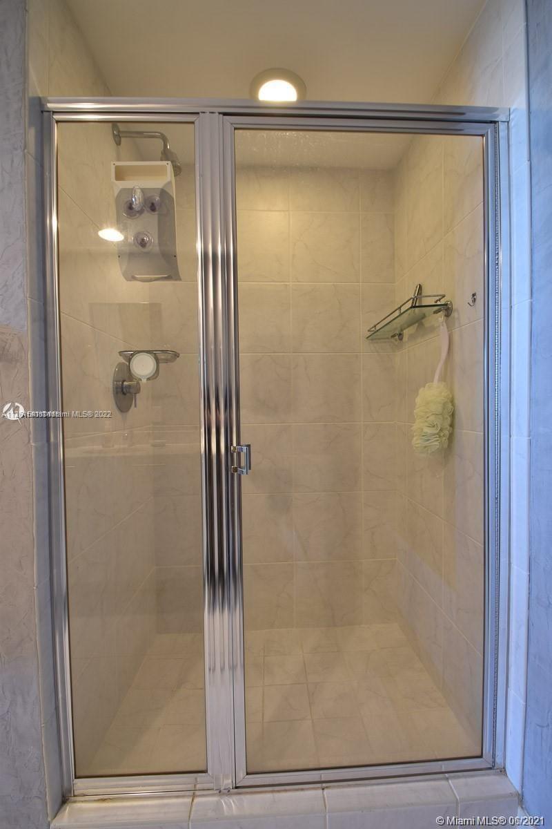 951 Brickell Ave Unit: 2104