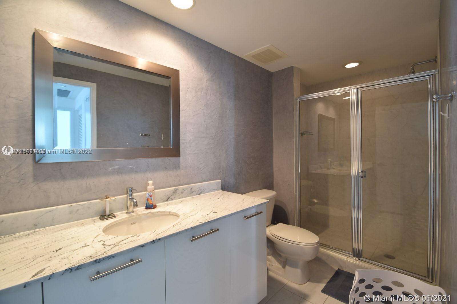 951 Brickell Ave Unit: 2104
