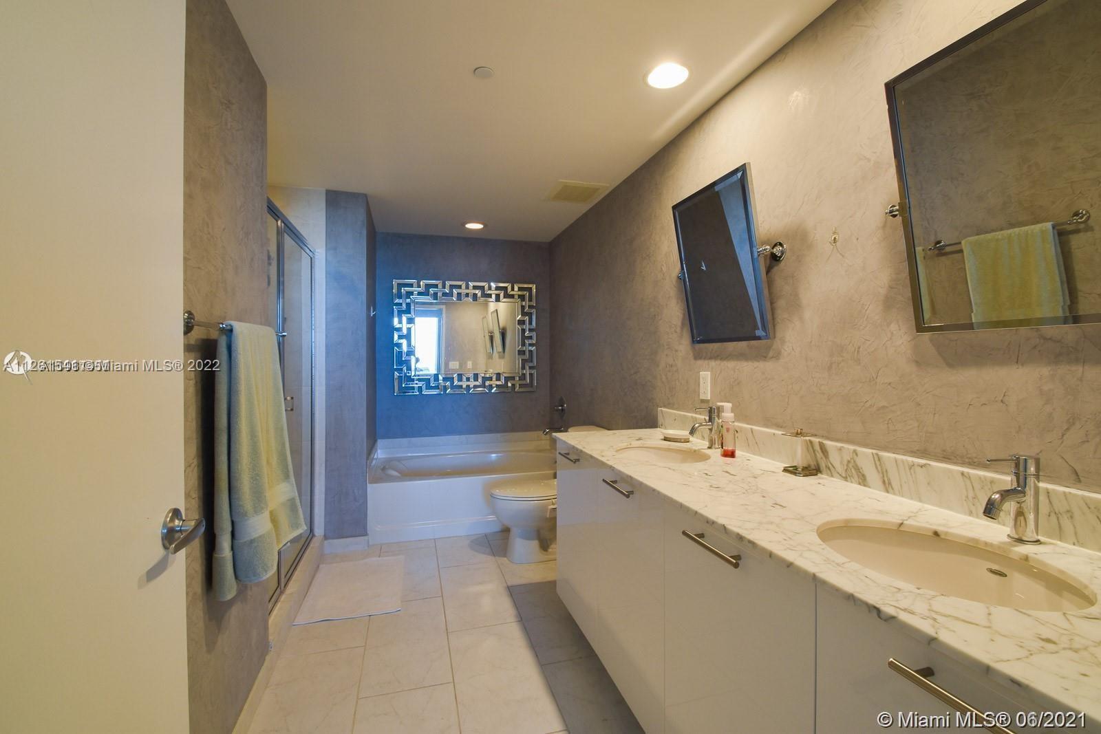 951 Brickell Ave Unit: 2104