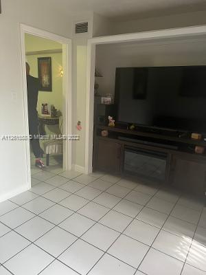 1225 W 35th St Unit: 24A