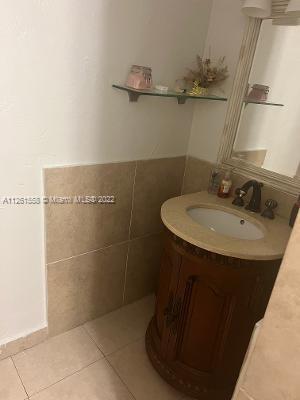1225 W 35th St Unit: 24A