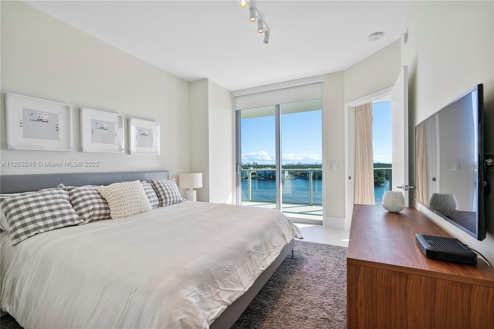 17111 Biscayne Blvd Unit: 906