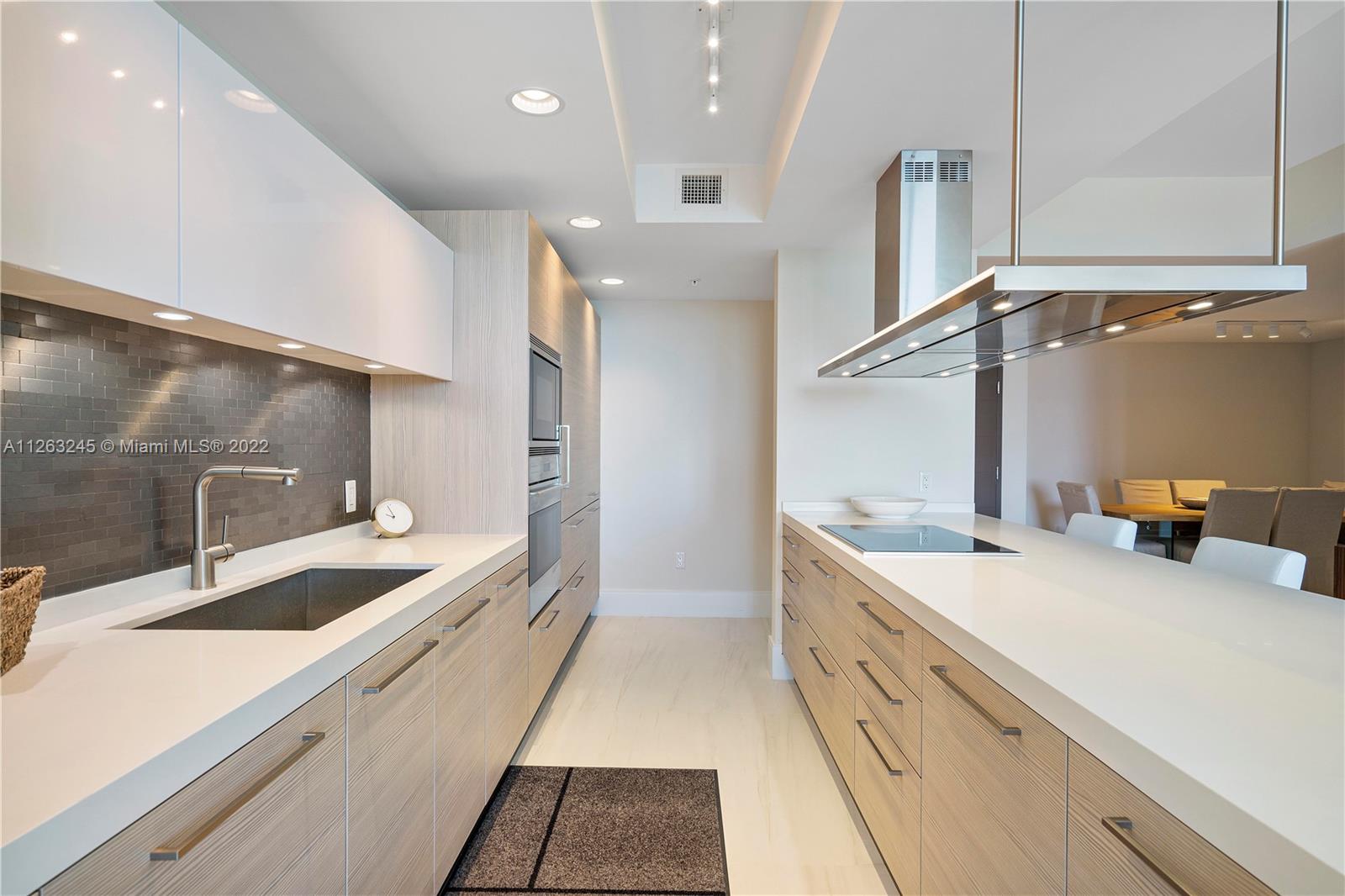 17111 Biscayne Blvd Unit: 906