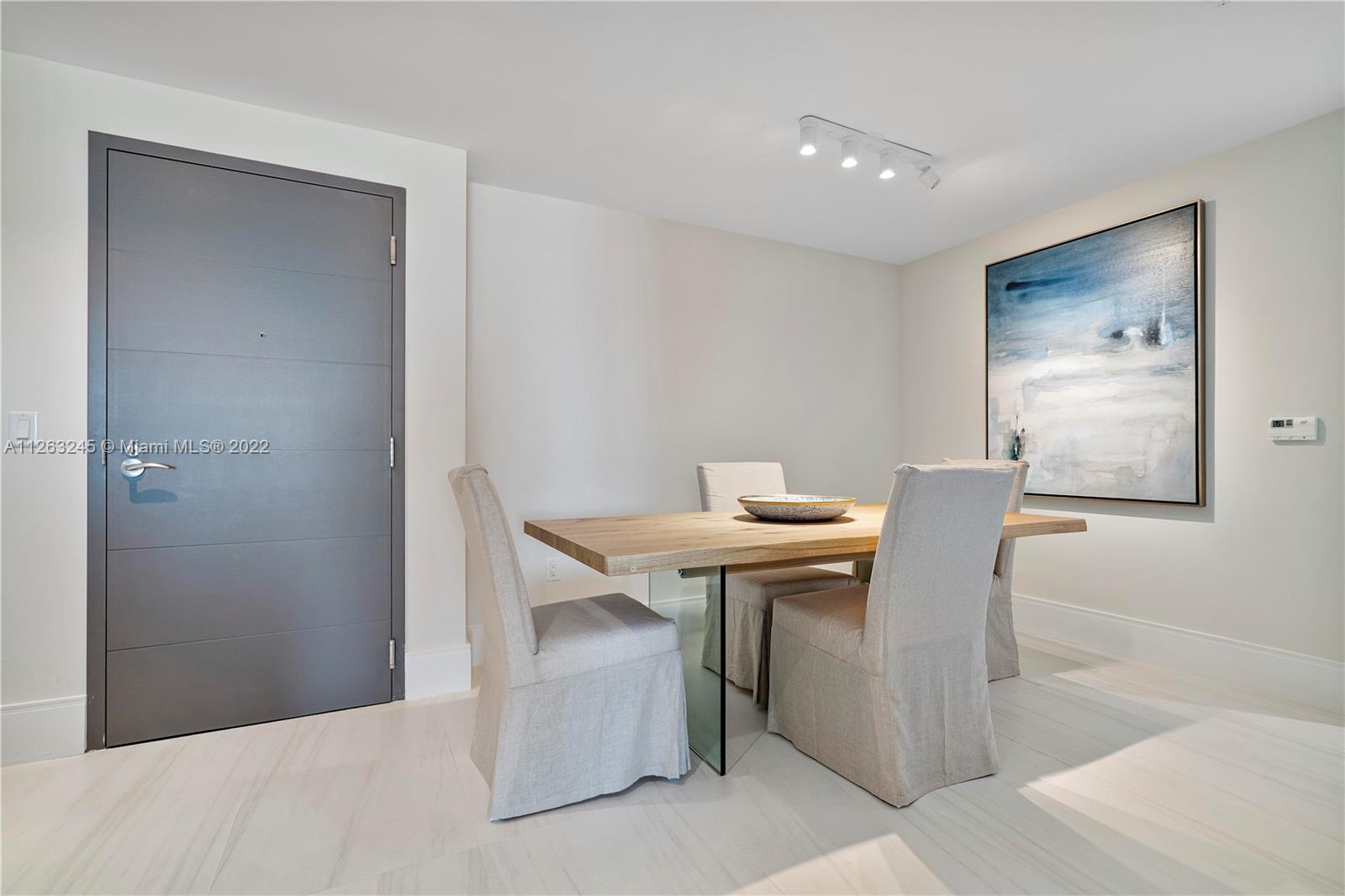 17111 Biscayne Blvd Unit: 906