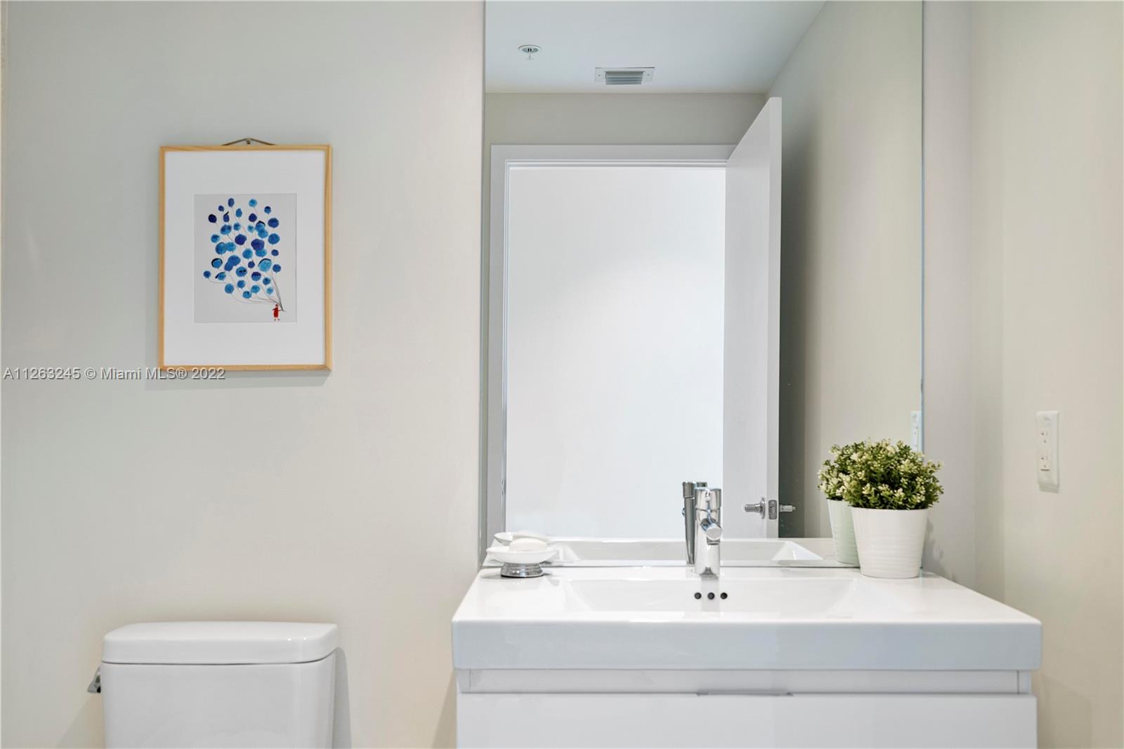 17111 Biscayne Blvd Unit: 906