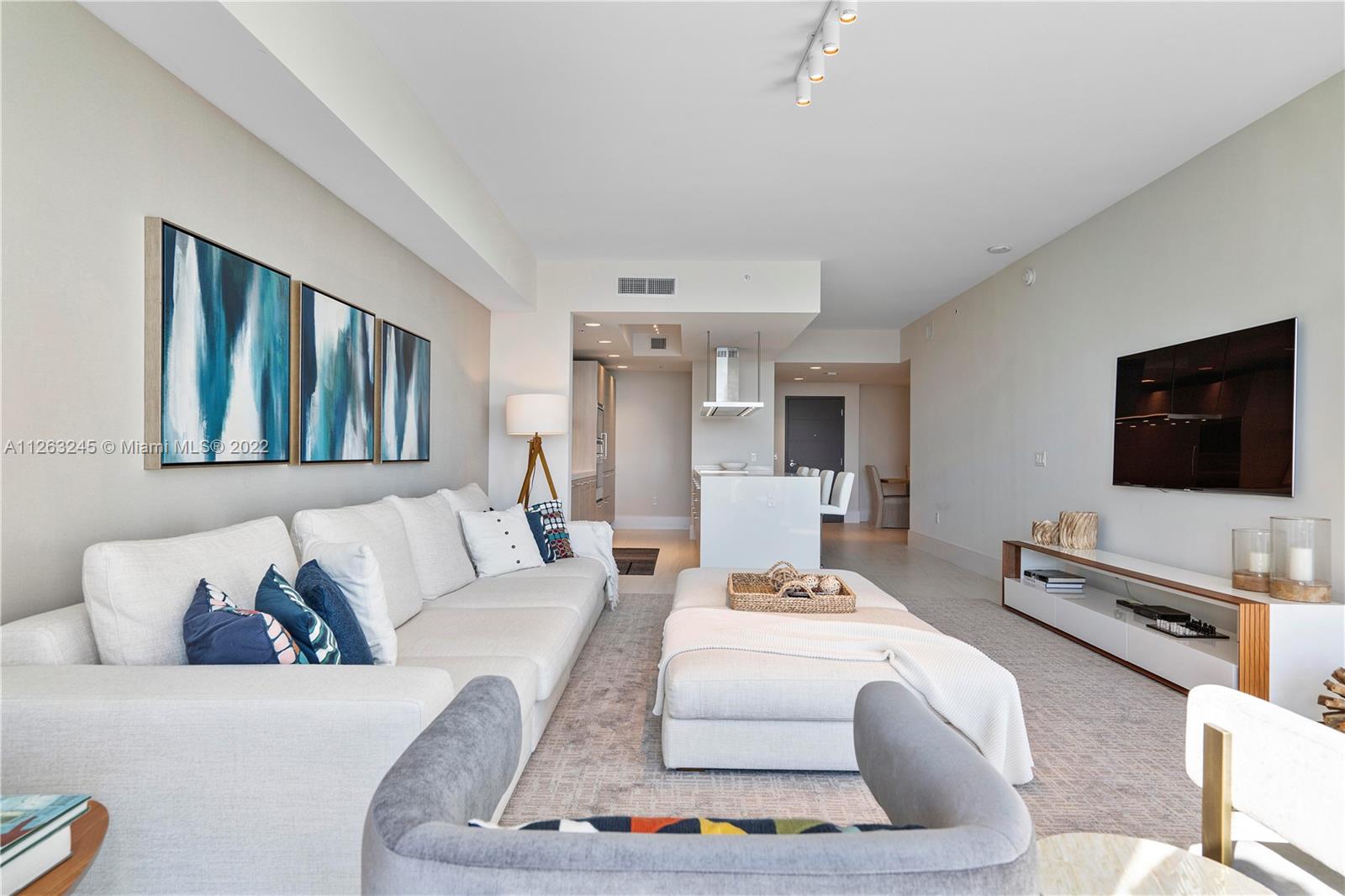 17111 Biscayne Blvd Unit: 906
