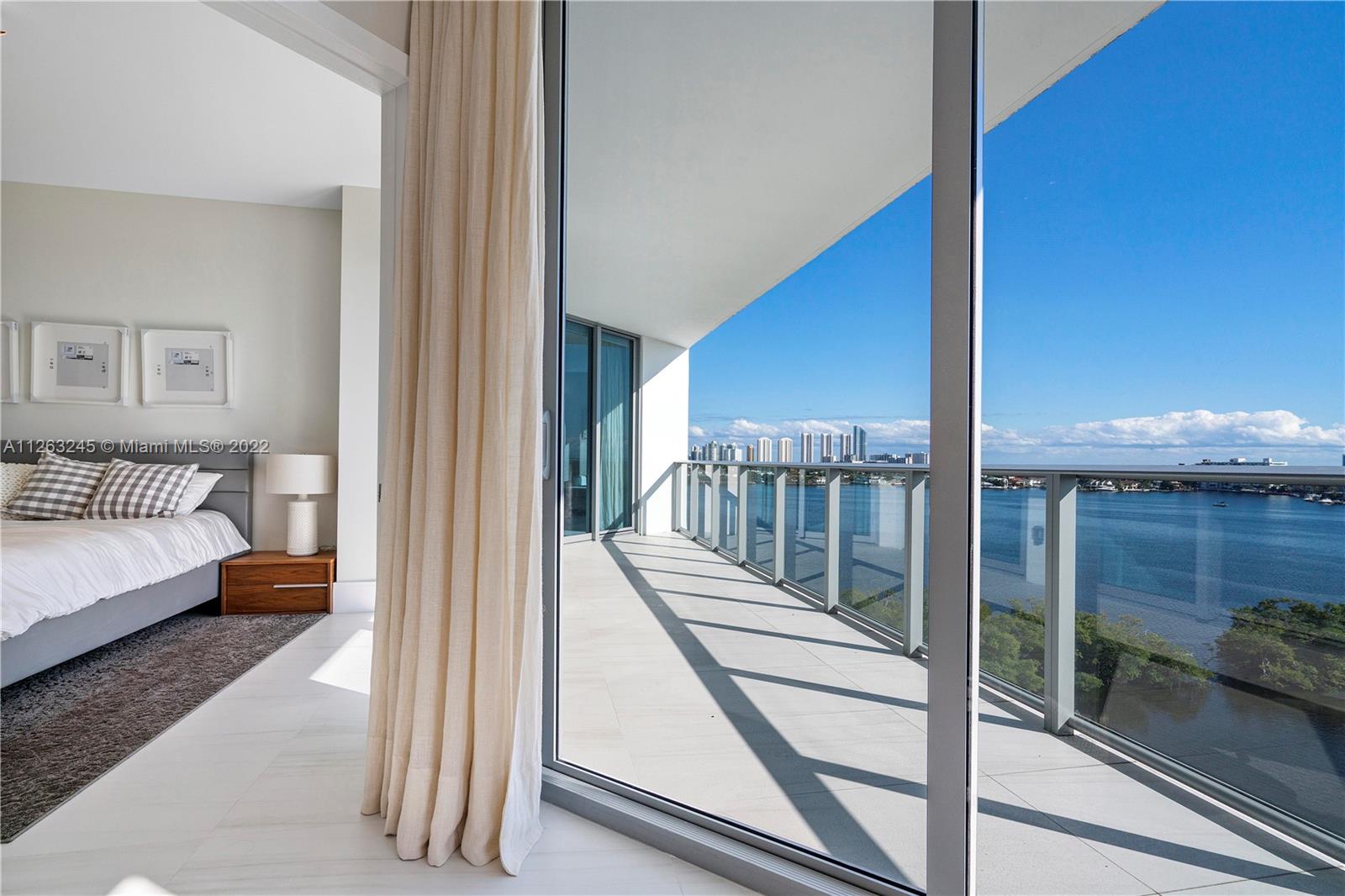 17111 Biscayne Blvd Unit: 906