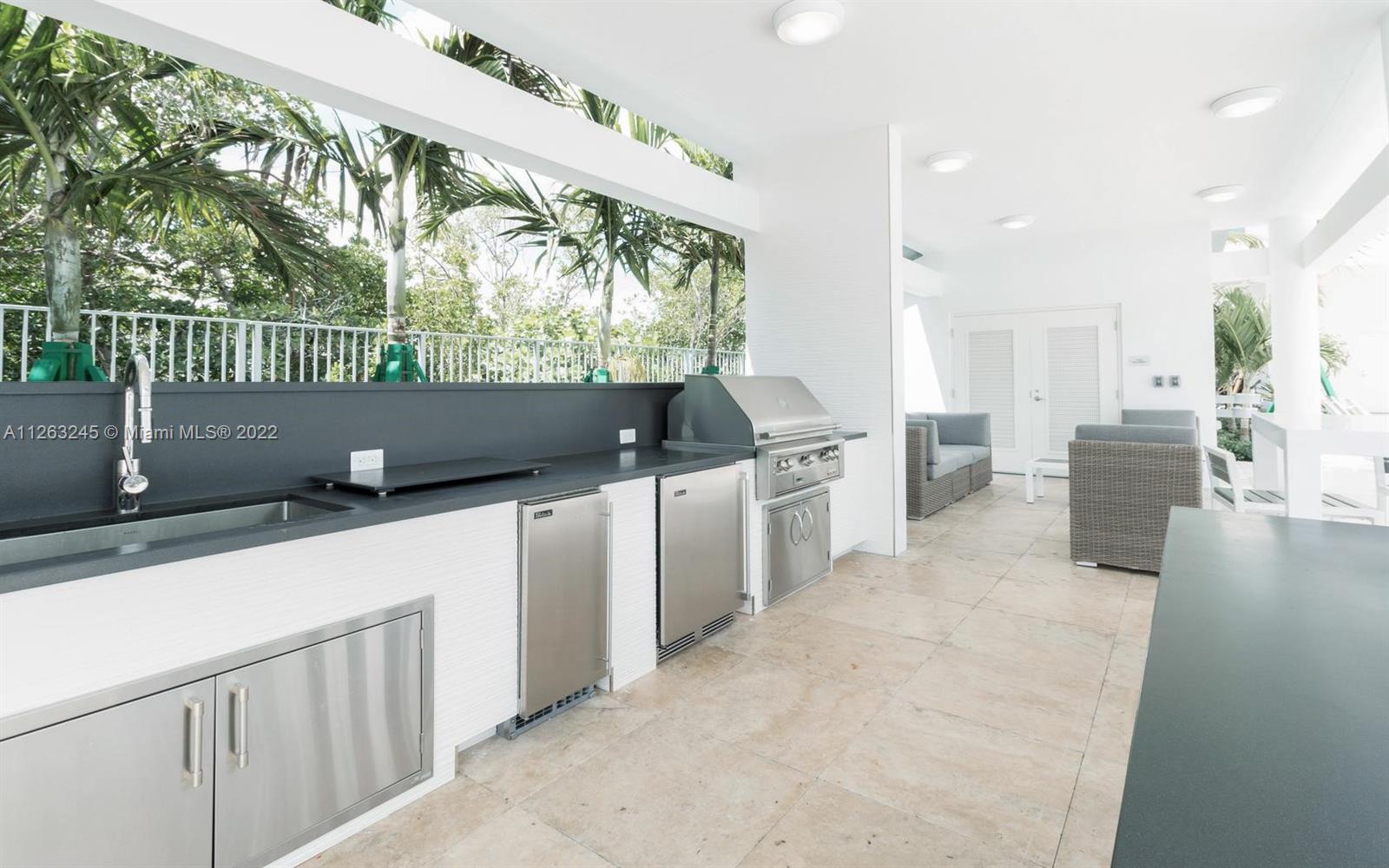 17111 Biscayne Blvd Unit: 906