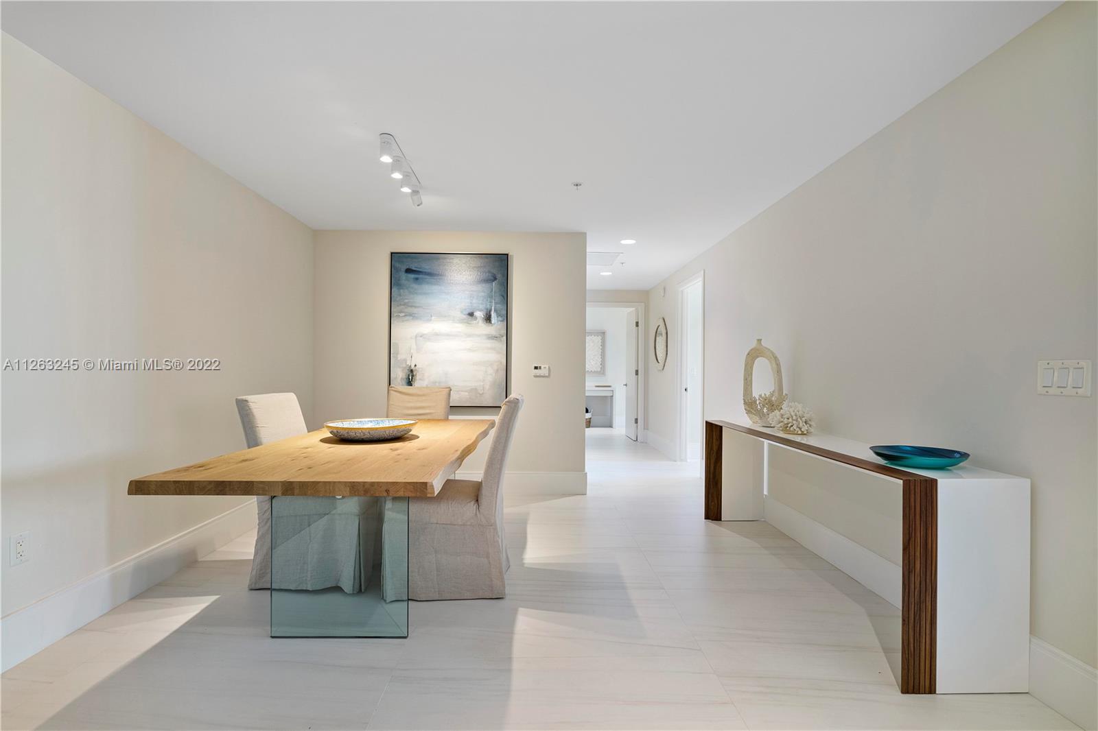17111 Biscayne Blvd Unit: 906