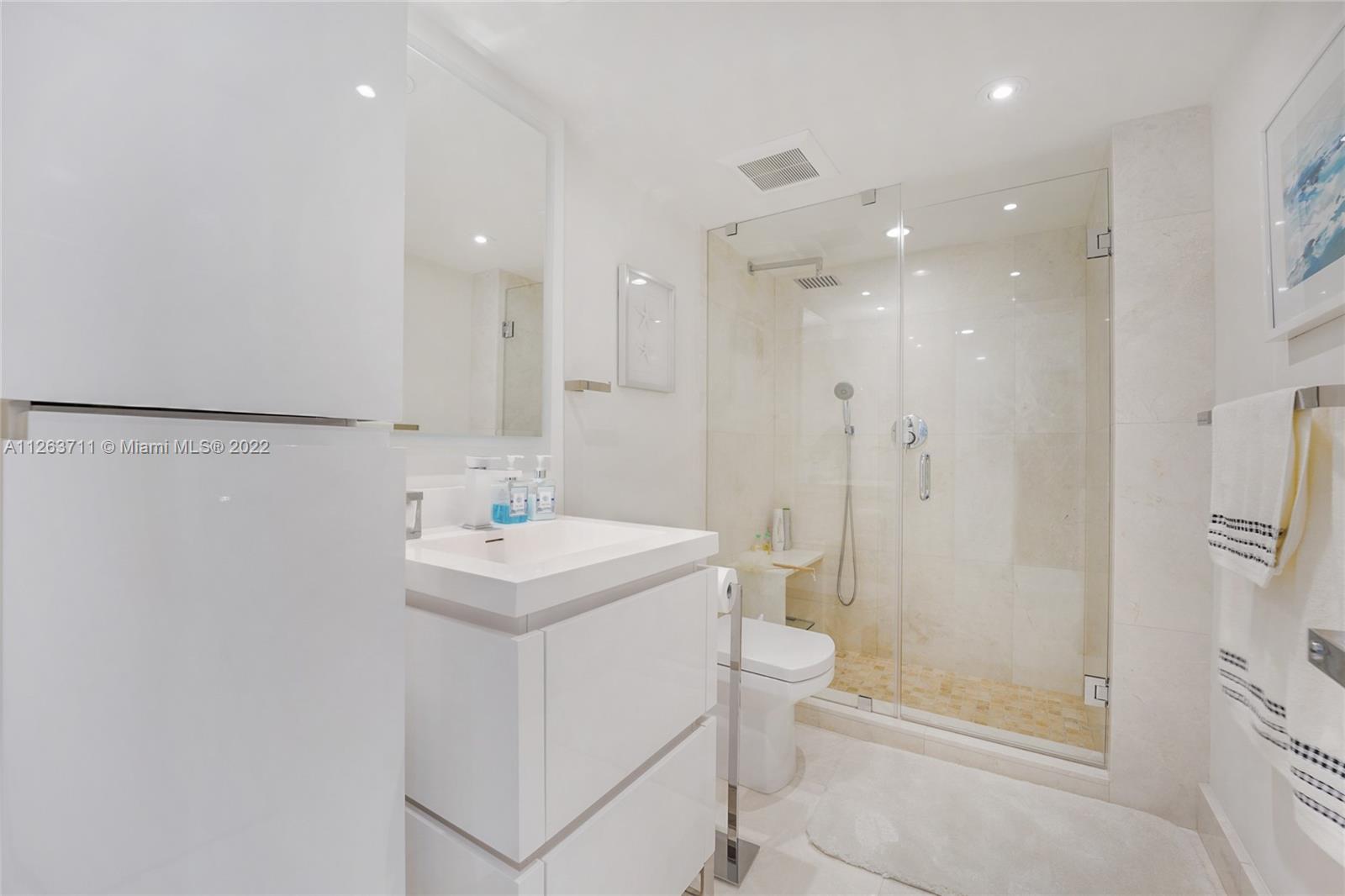 2555 Collins Ave Unit: 609
