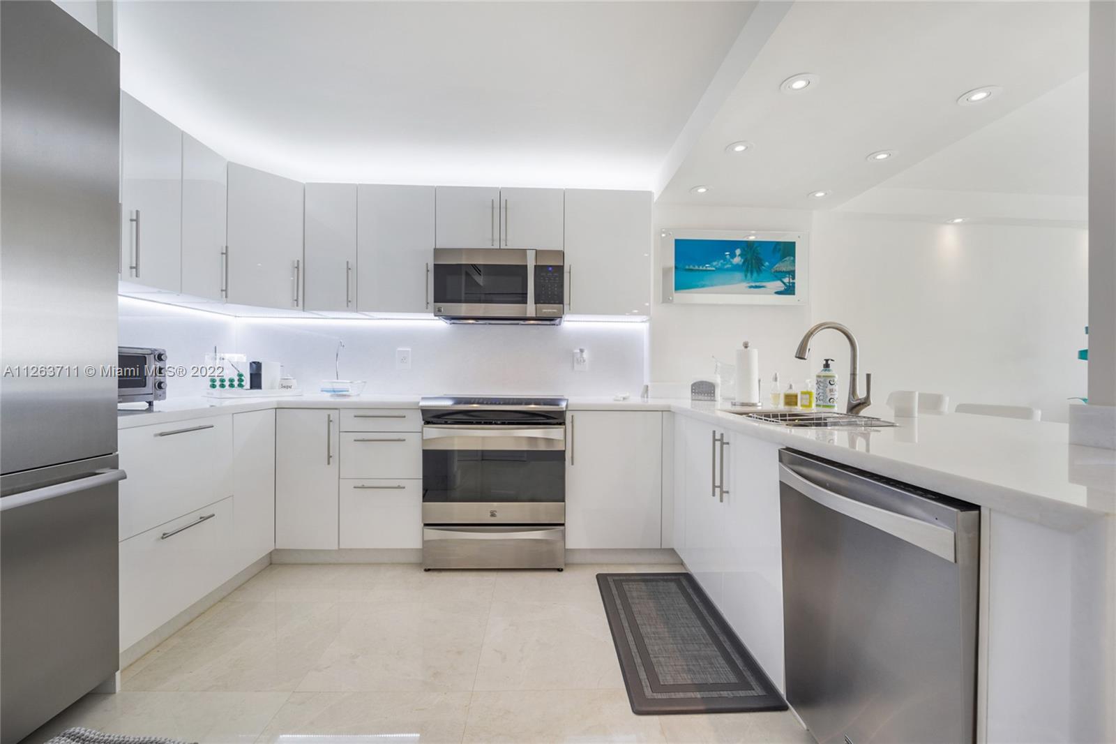 2555 Collins Ave Unit: 609