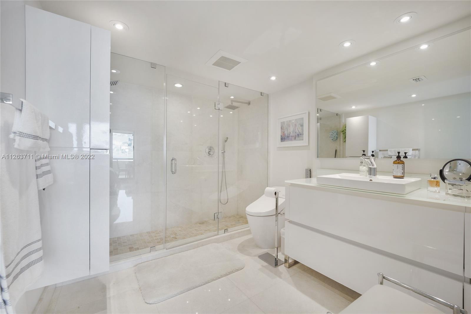 2555 Collins Ave Unit: 609