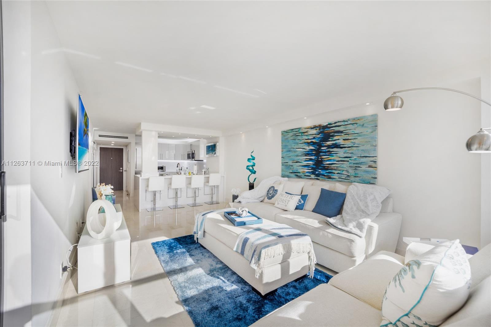 2555 Collins Ave Unit: 609