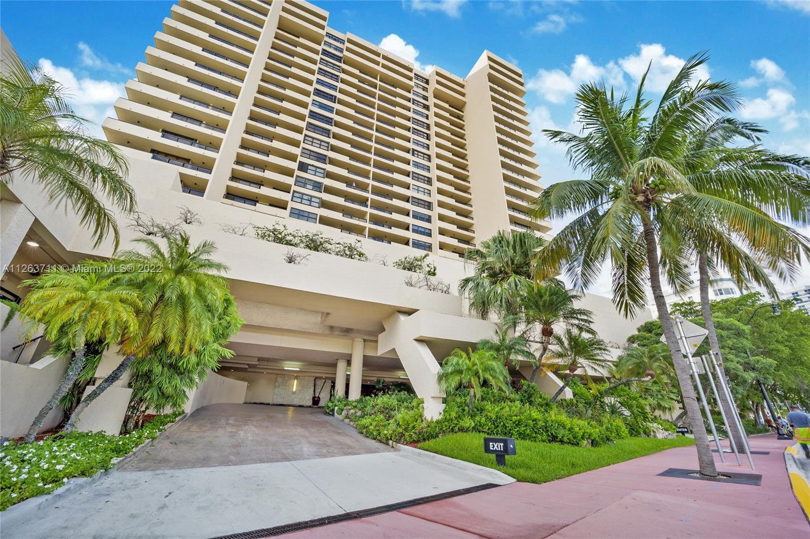2555 Collins Ave Unit: 609