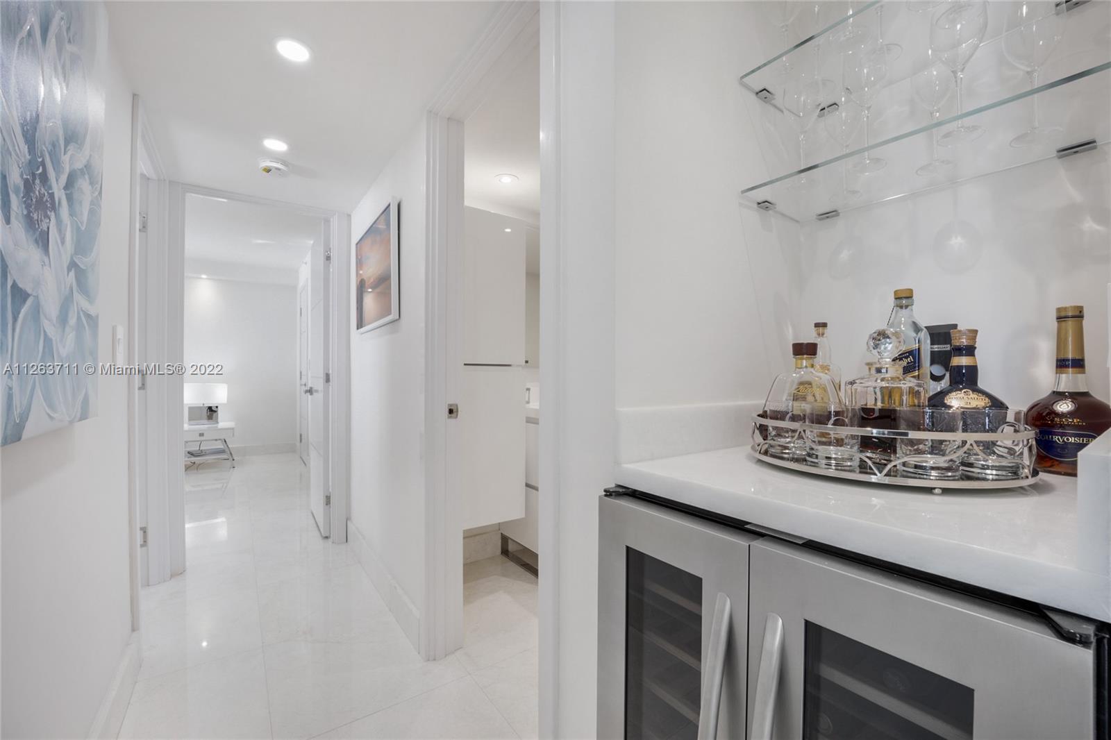 2555 Collins Ave Unit: 609