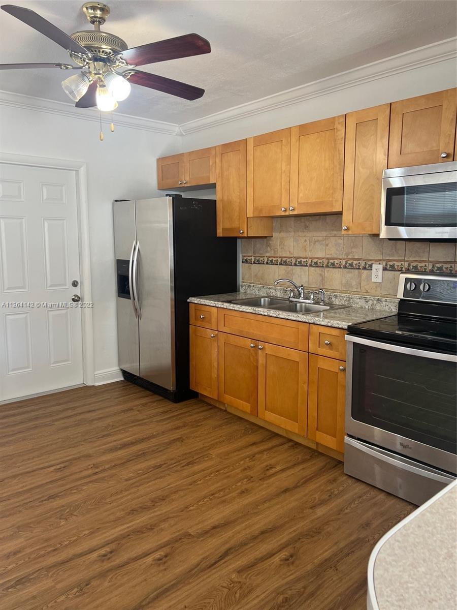 2727 SW 24th St Unit: 2727