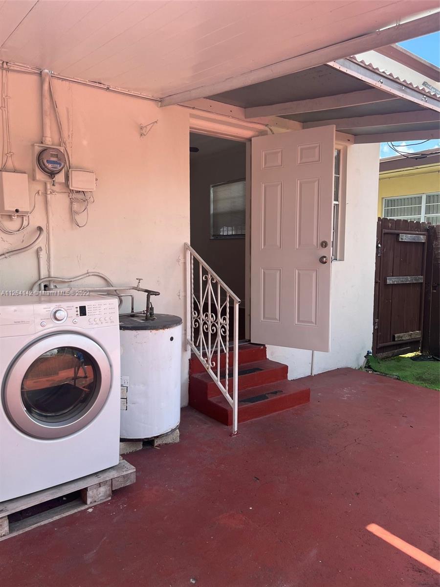 2727 SW 24th St Unit: 2727