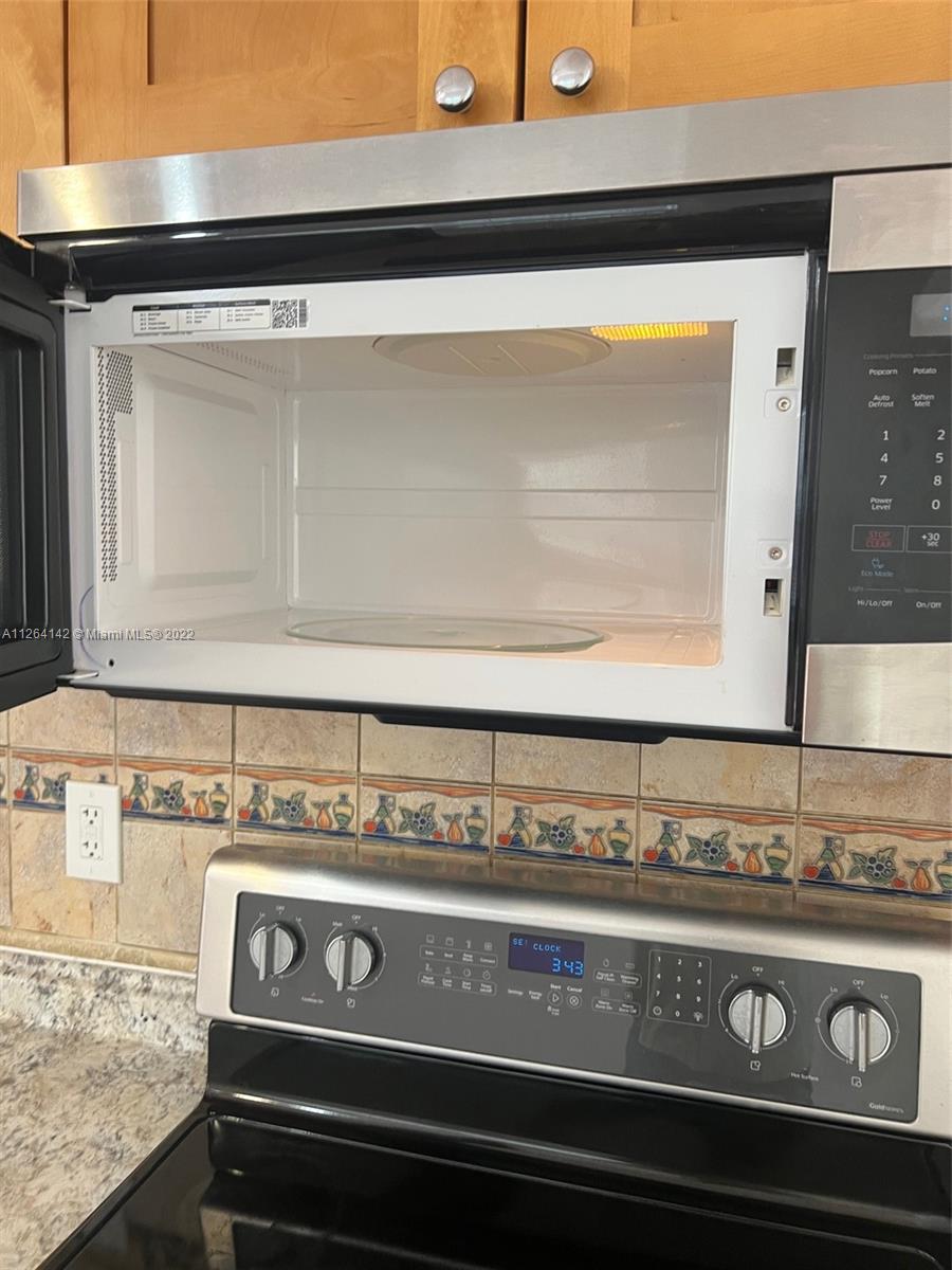 2727 SW 24th St Unit: 2727