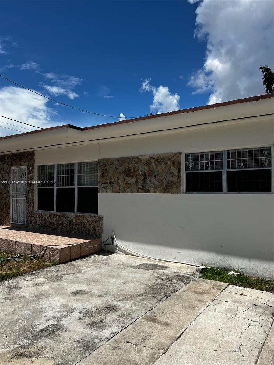 2727 SW 24th St Unit: 2727