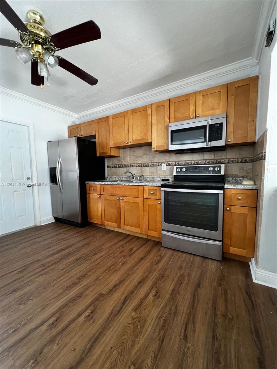 2727 SW 24th St Unit: 2727