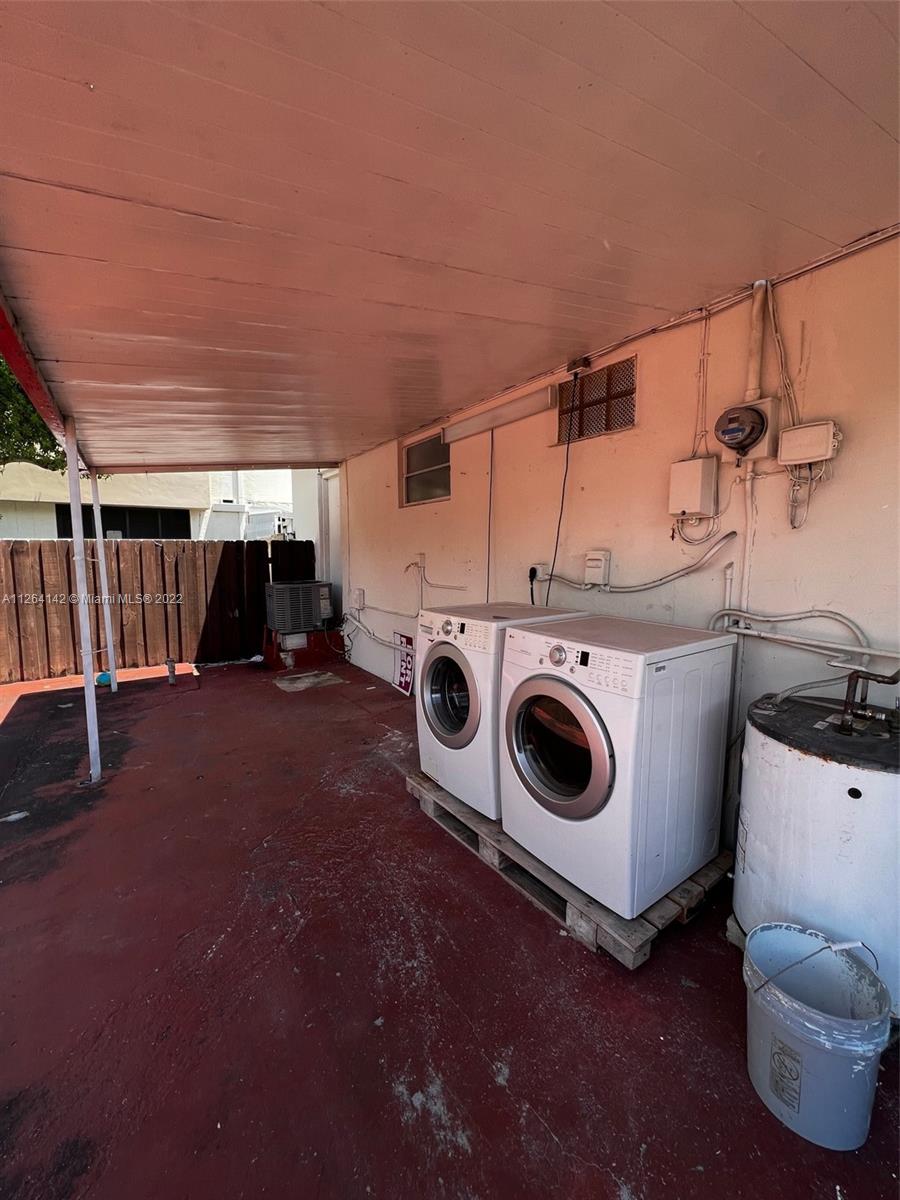 2727 SW 24th St Unit: 2727