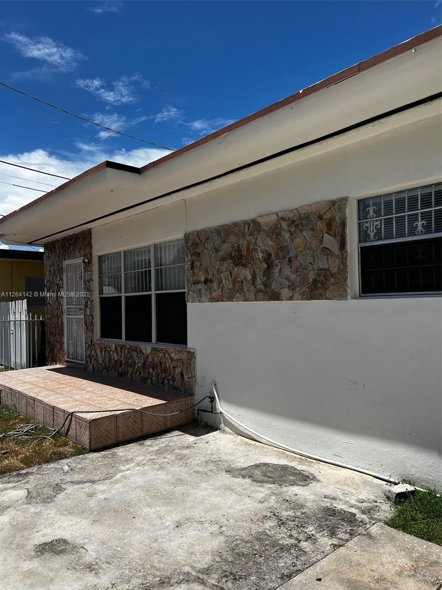 2727 SW 24th St Unit: 2727