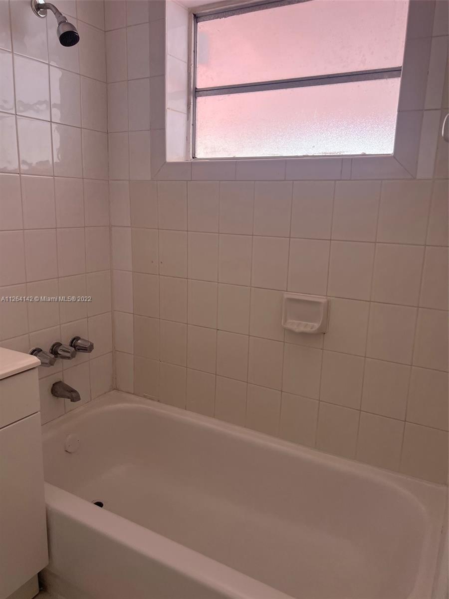 2727 SW 24th St Unit: 2727