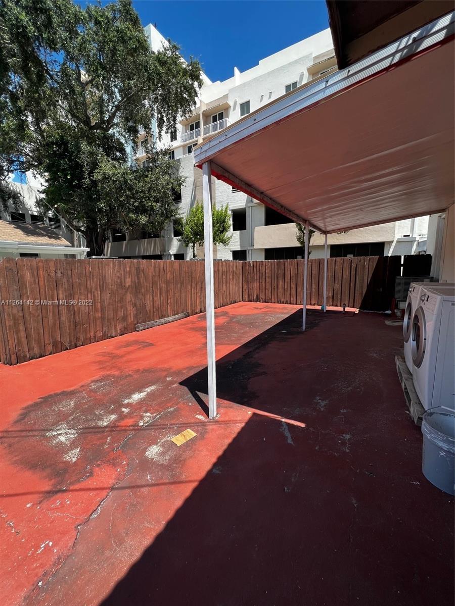2727 SW 24th St Unit: 2727