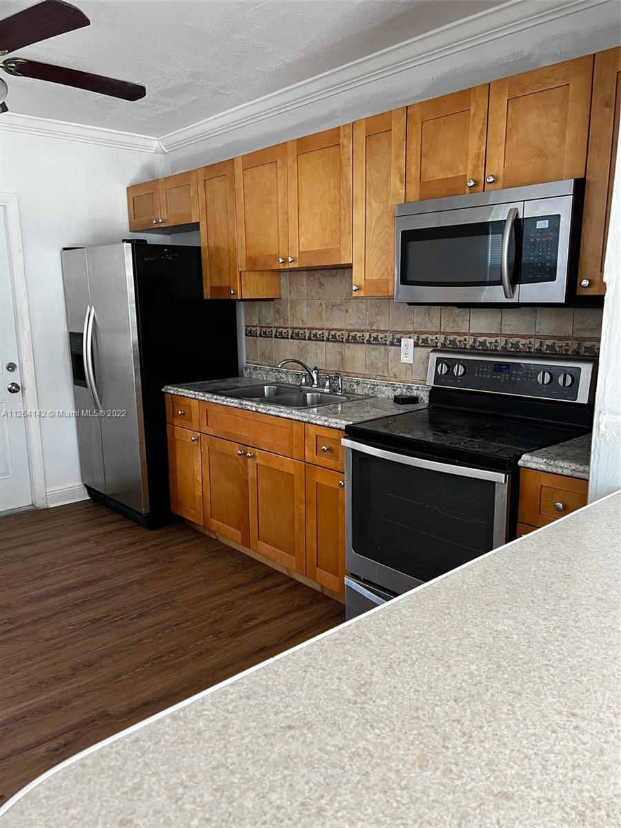 2727 SW 24th St Unit: 2727