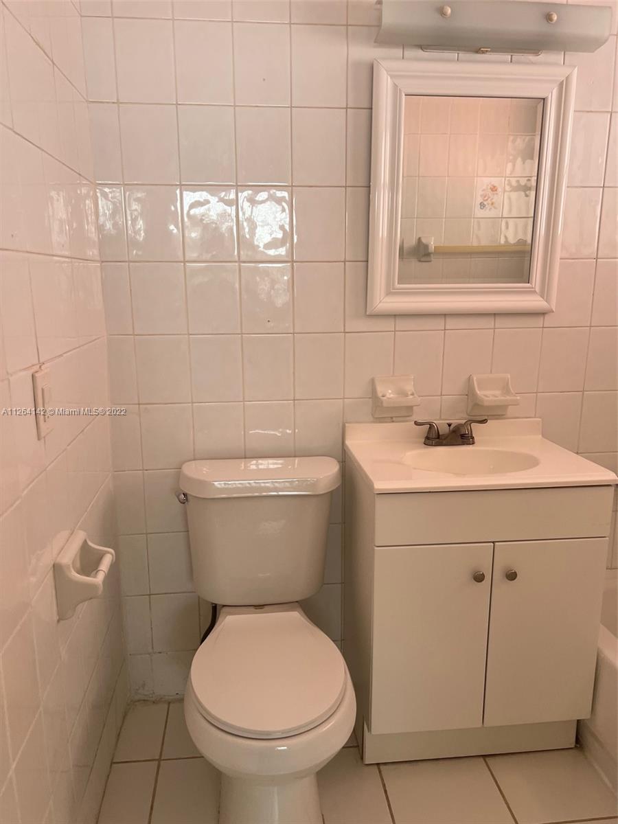 2727 SW 24th St Unit: 2727