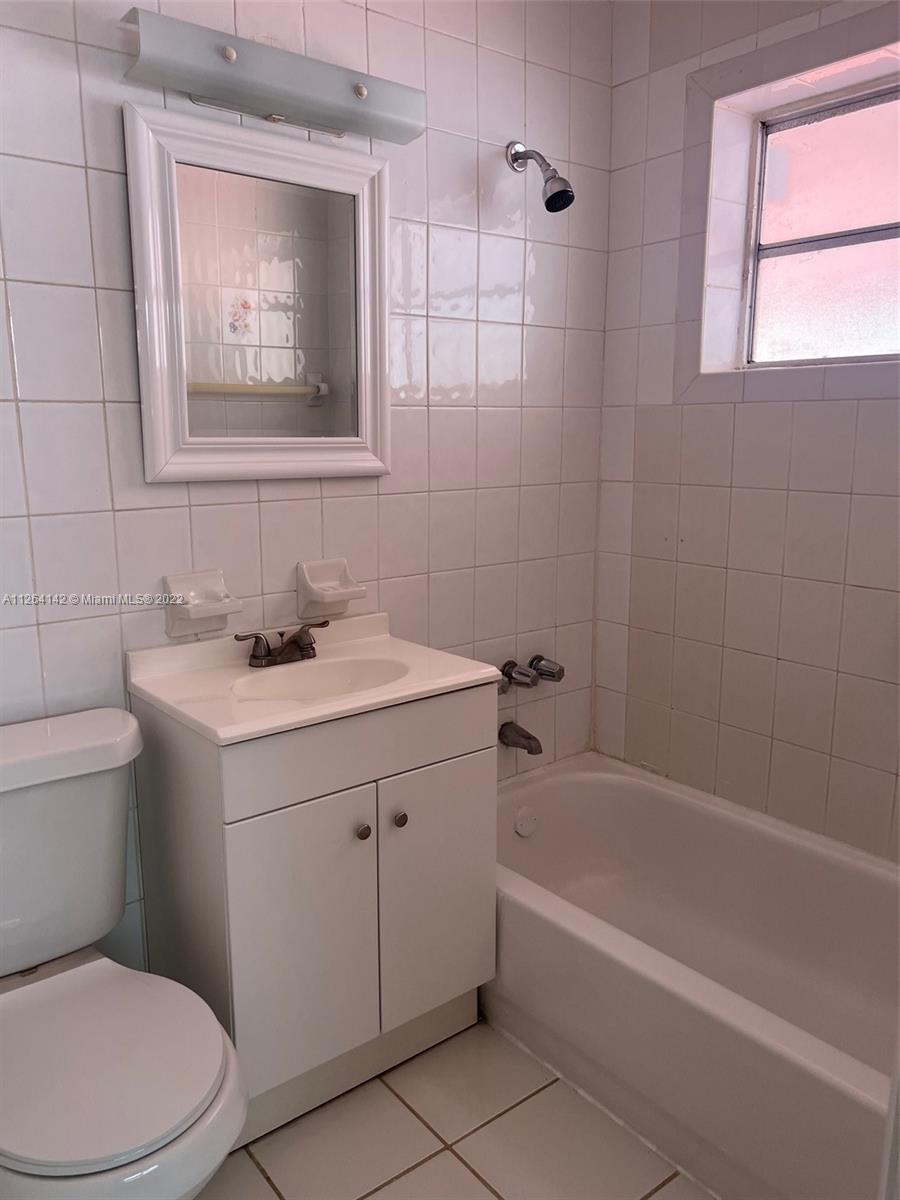 2727 SW 24th St Unit: 2727