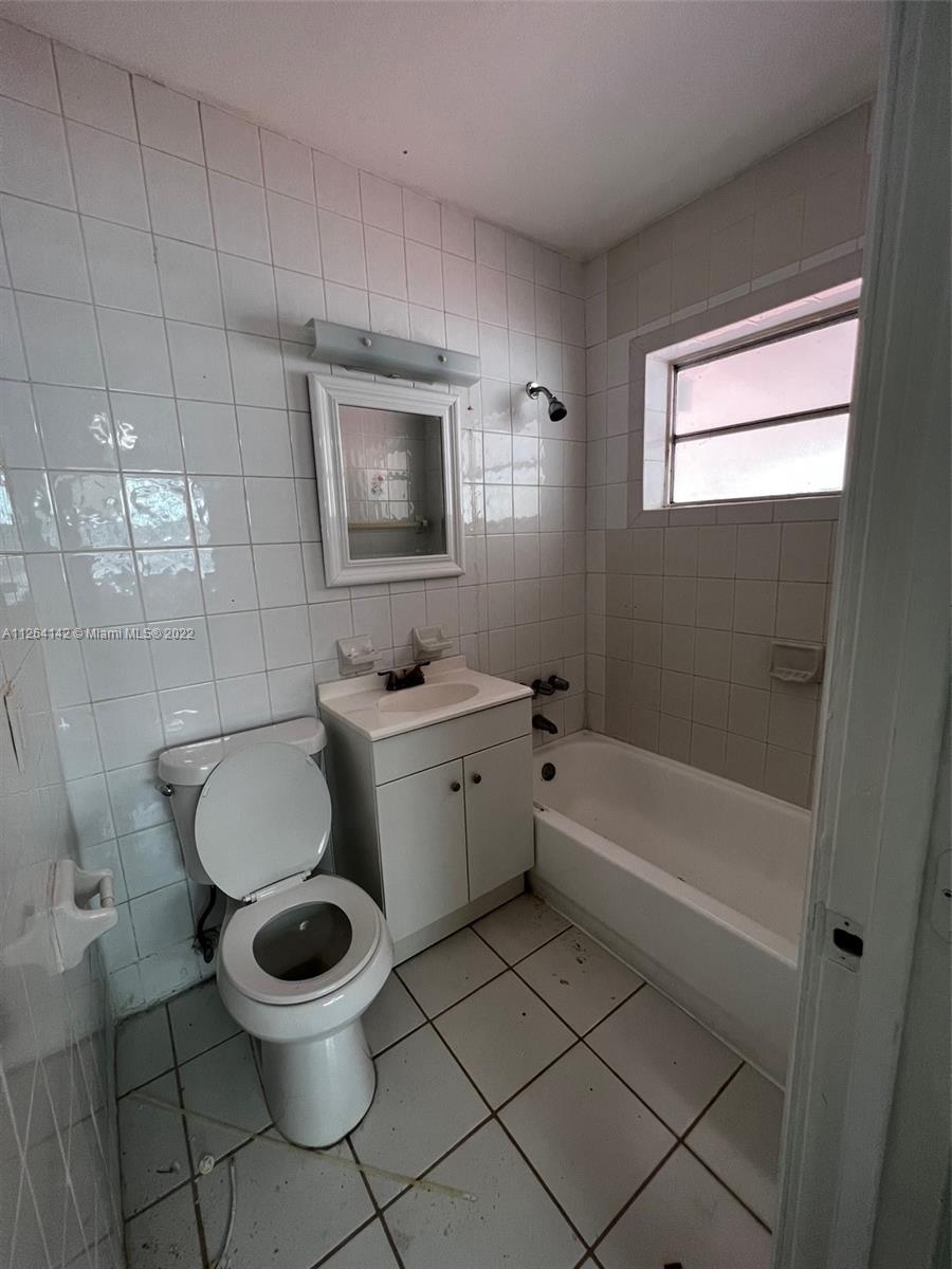 2727 SW 24th St Unit: 2727