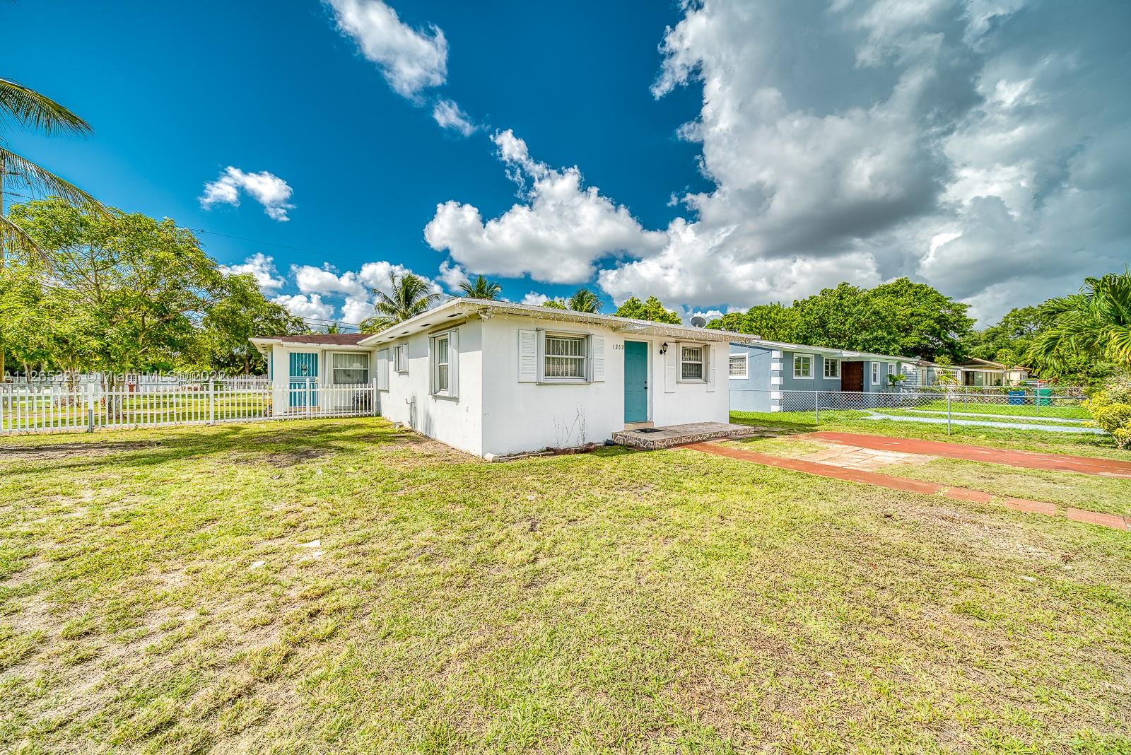 1200 NW 102nd St Unit: 1202