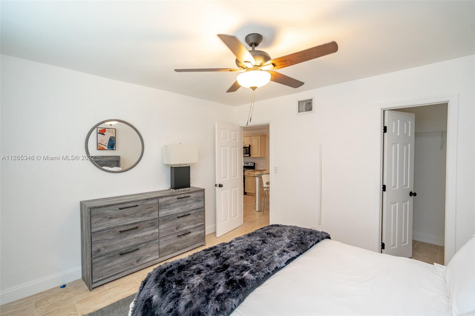 2400 Lincoln St Unit: 2 EAST