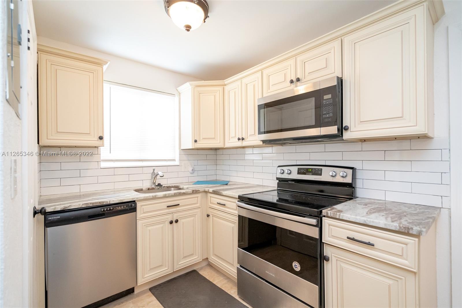 2400 Lincoln St Unit: 2 EAST