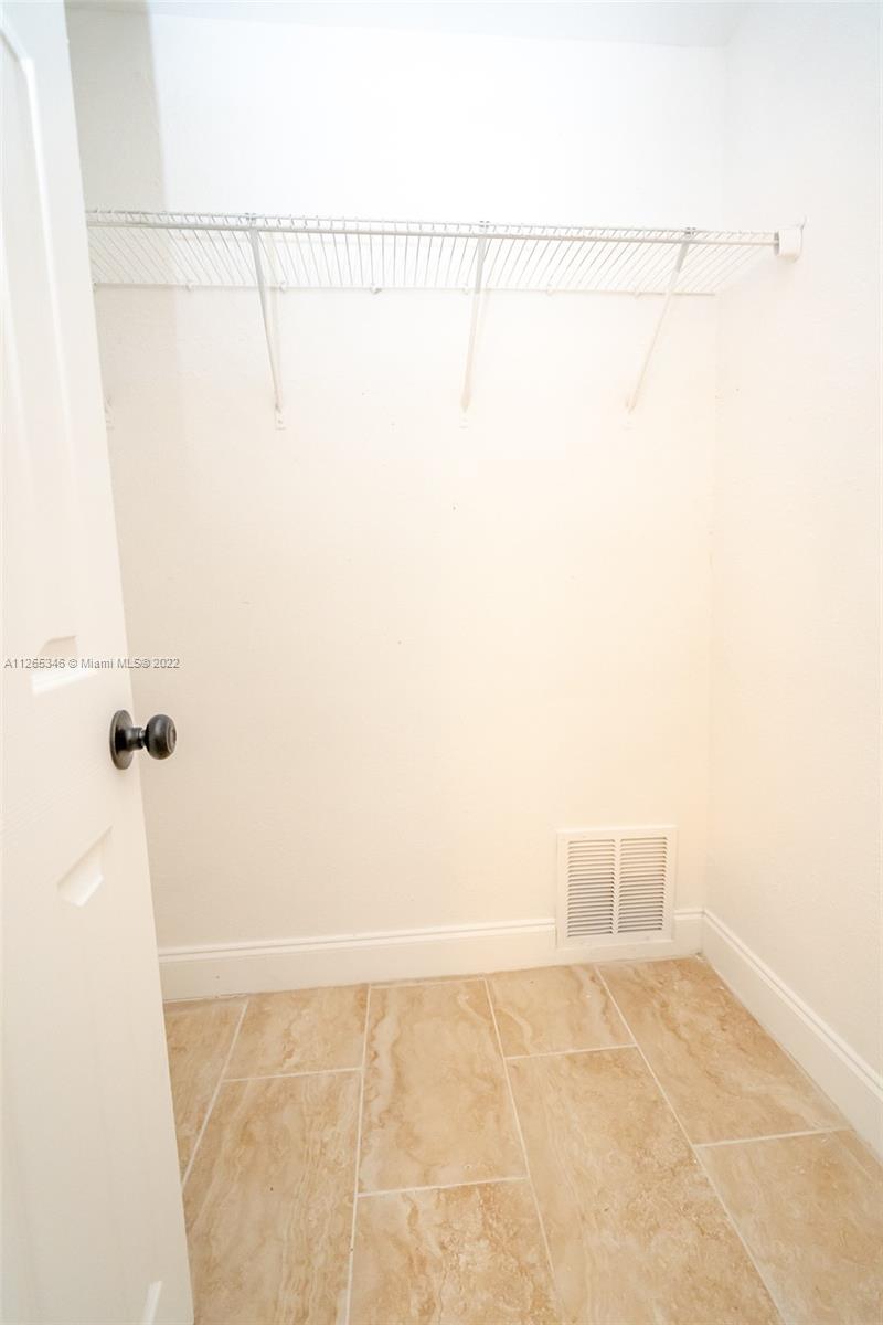 2400 Lincoln St Unit: 2 EAST