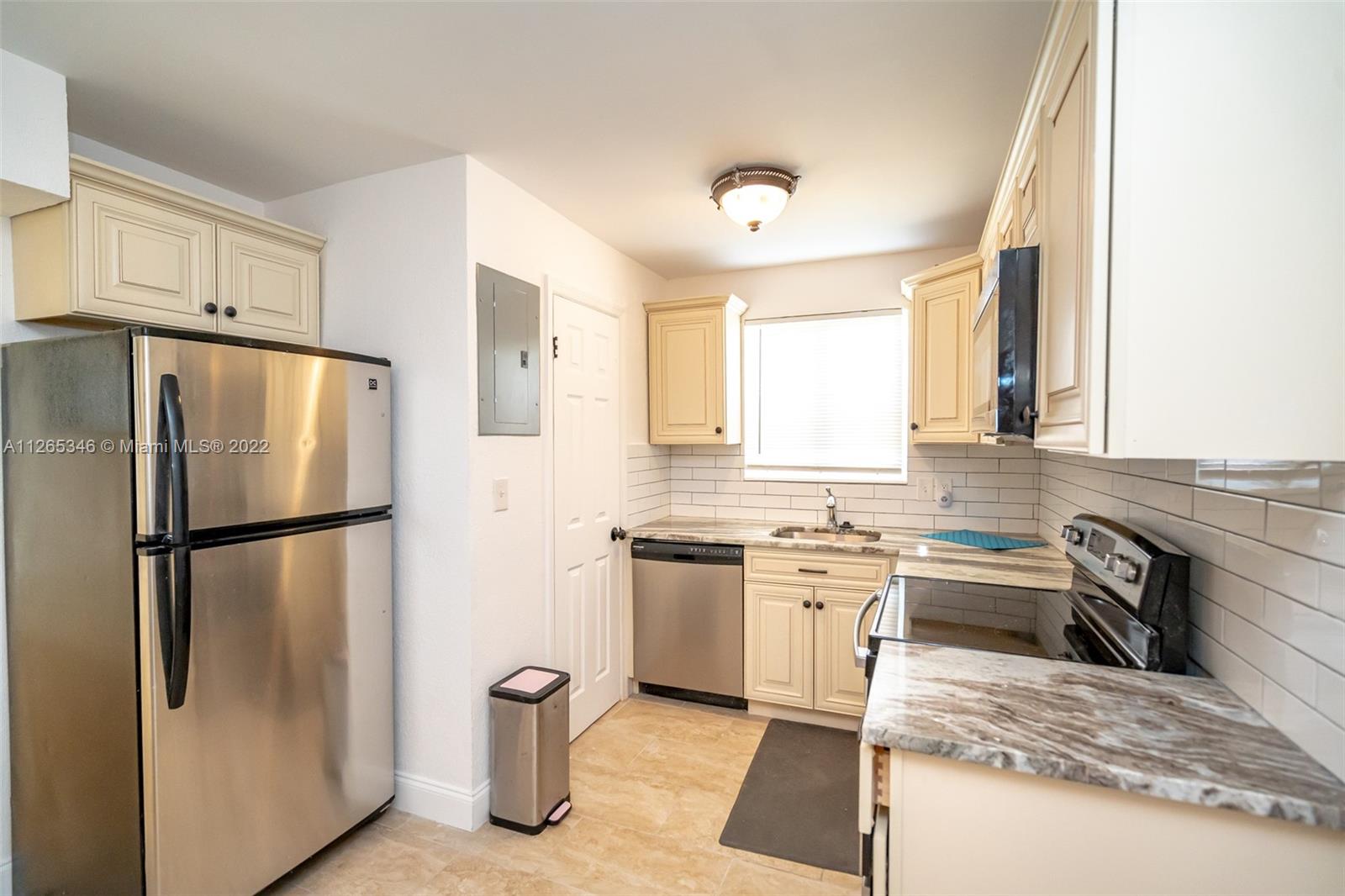 2400 Lincoln St Unit: 2 EAST