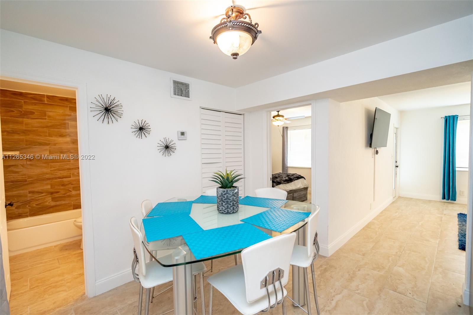 2400 Lincoln St Unit: 2 EAST